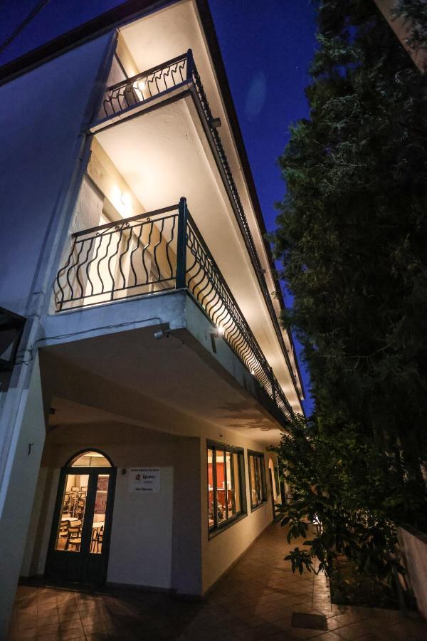 Spanos Apartments Anna'S Lodge 폴리크로노 외부 사진