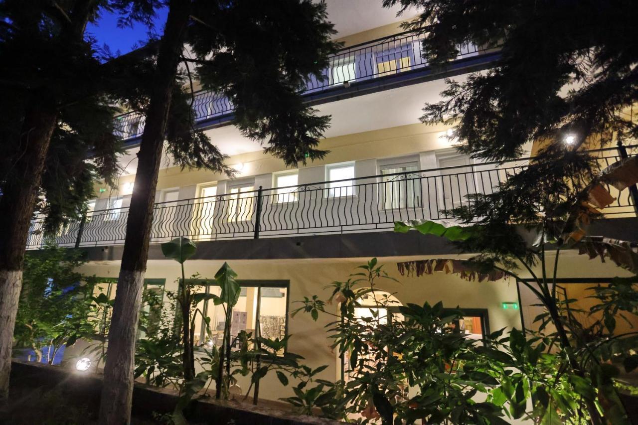 Spanos Apartments Anna'S Lodge 폴리크로노 외부 사진
