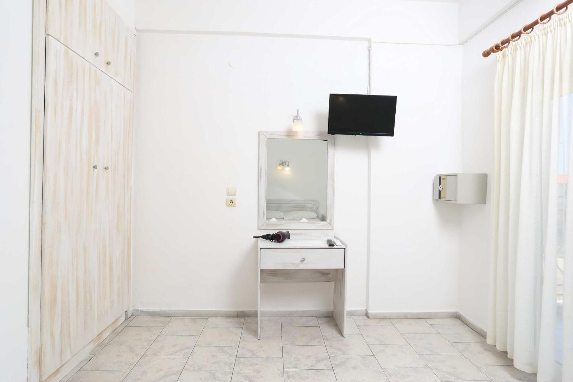 Spanos Apartments Anna'S Lodge 폴리크로노 외부 사진
